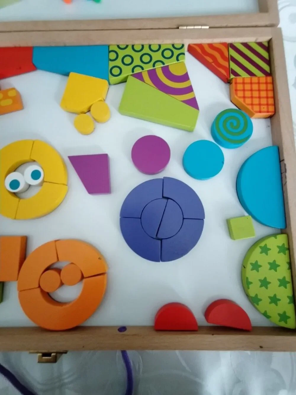 Mindware Imagination Magnets 45+ Pieces With Pattern Design Cards Carrying Case